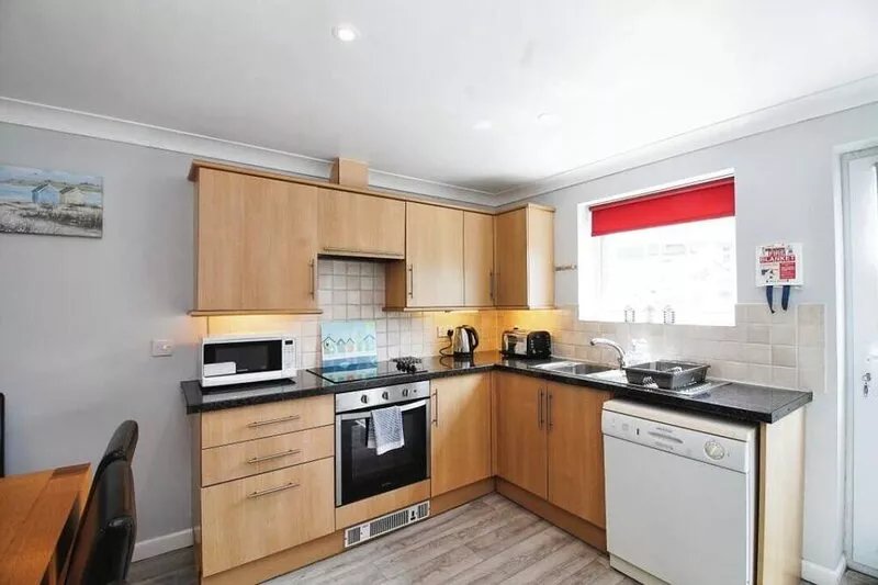 Contemporary Four Bedroom Spacious Holiday Cottage In Newquay