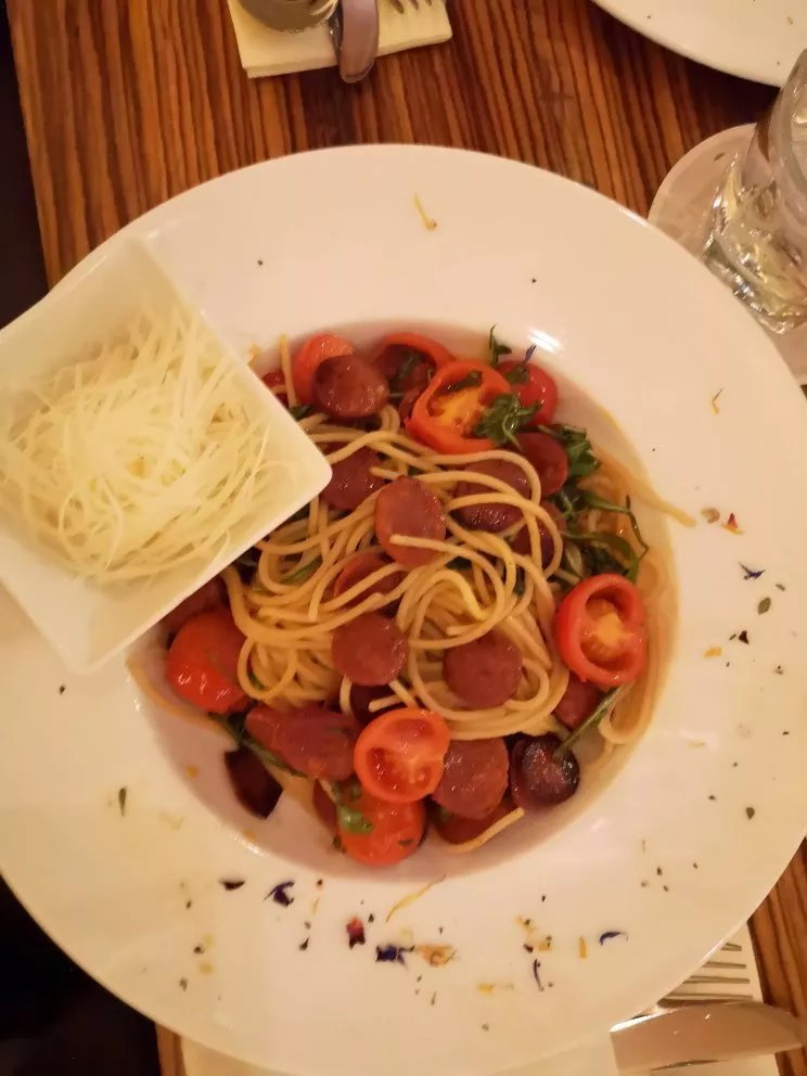 LUJAH Restaurant - Bar - Lounge