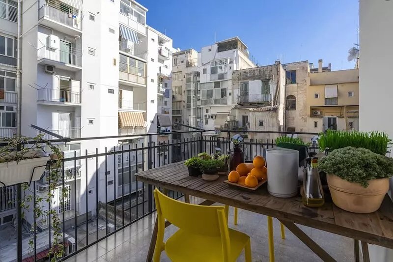 Apartment 'Home Putignani 181' with Private Terrace, Wi-Fi and Air Conditioning