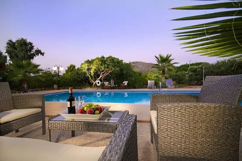 Iakinthi Villa, a hospitable 3-bedroom Villa, 600 Meters From The Sandy Beach
