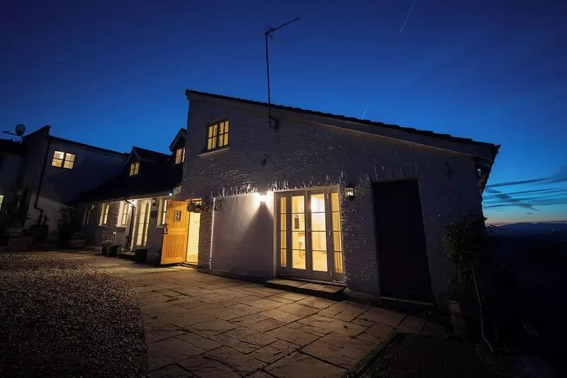 Luxury Retreat: Dorlands House, Sleeps 16 - Hot Tub included in a Scenic Setting
