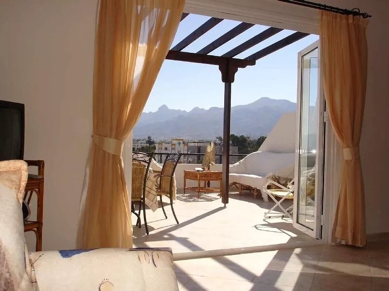 Penthouse In Kyrenia town, Large Rooftop Terrace, stunning sea views, pool