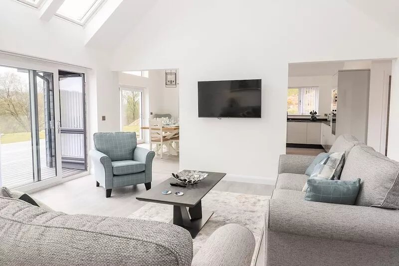EILDAN, pet friendly, luxury holiday cottage in Fort William