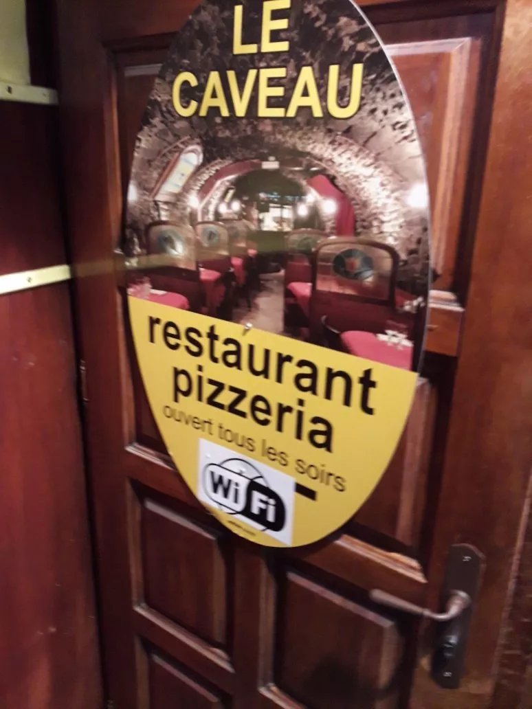Le Caveau