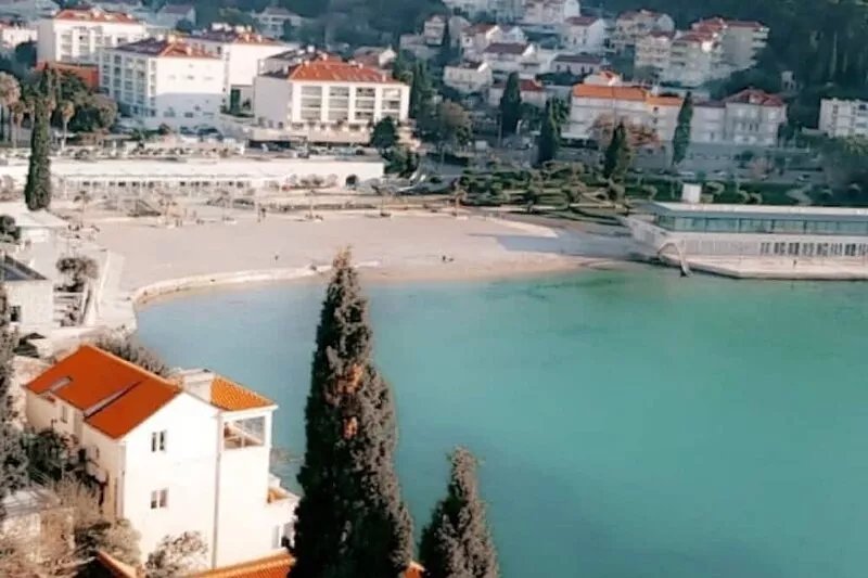 2 Bedroom Apartment conveniently situated a few steps from the sea in Lapad Bay