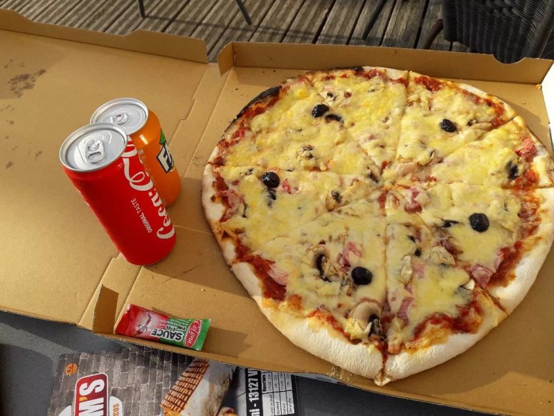 Arcades Pizza