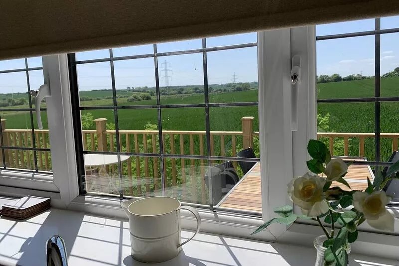 New lodge with stunning views. Close to country, city and coast.