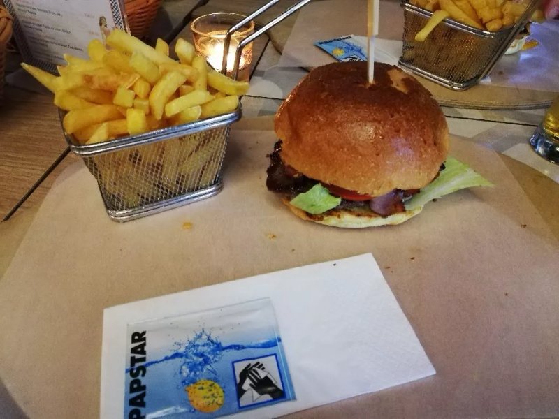 Burgers & Shakes