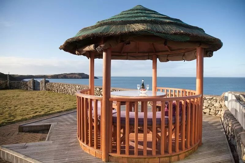 Luxury Villa Cottage with Hot Tub ,Jacuzzi and stunning uninterrupted sea views!