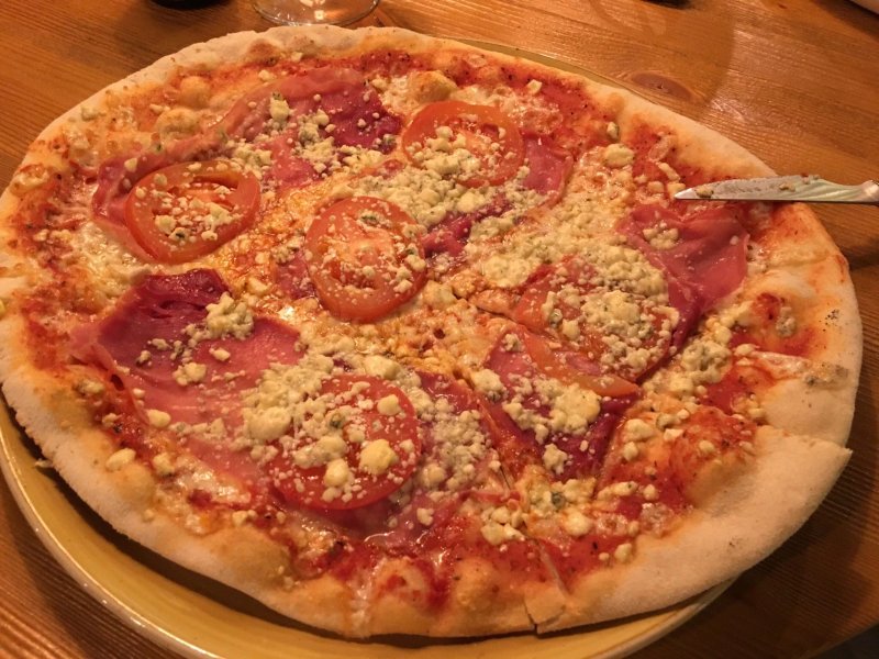 Classic Pizza Iso Omena