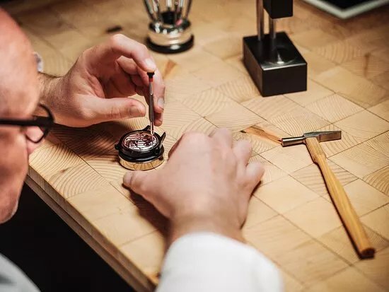 Guided Tour: Watchmaking Town