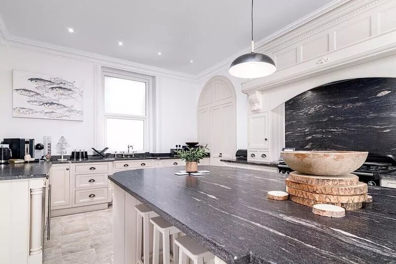 No 8 Metropole Towers, stunning sea views!