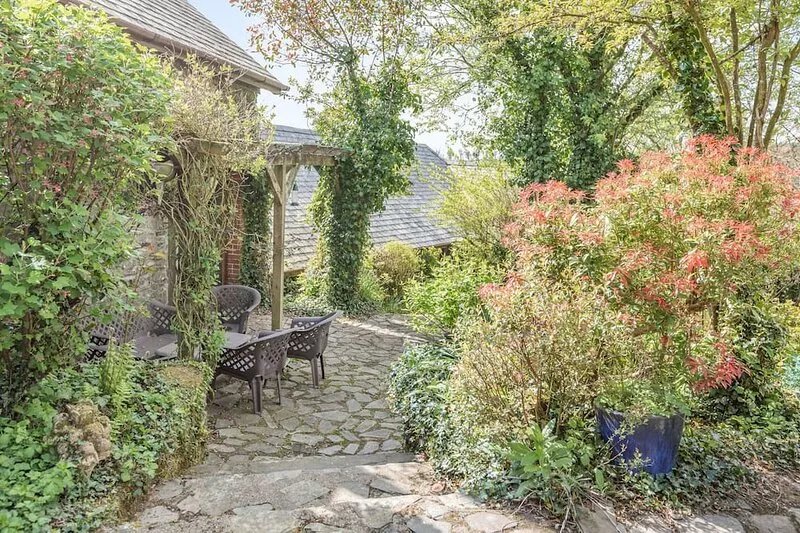 HAZEL BARN, pet friendly, character holiday cottage in North Molton