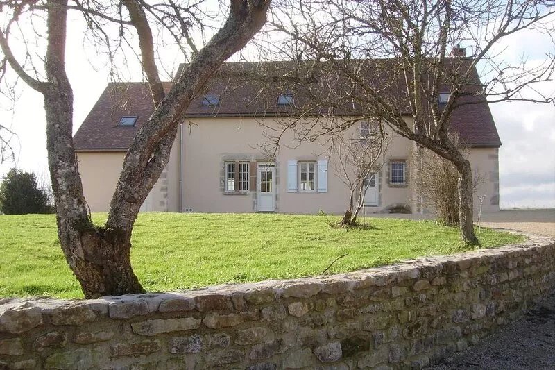 NEW 2016: BEAUTIFUL, FULLY RENOVATED FARMHOUSE 150M2, NEAR BEAUNE, WINEYARDS, A6