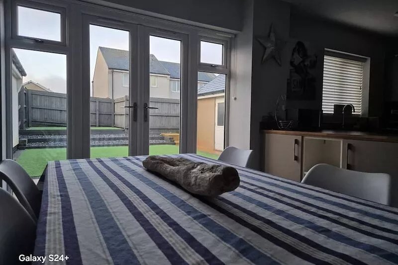 Modern cosy home with sea views Brixham, Torbay.  New build estate, pets welcome