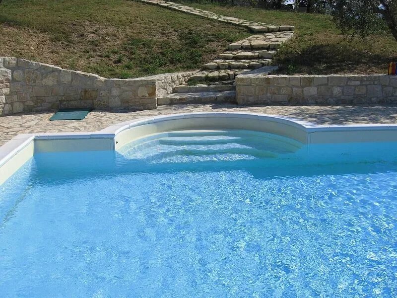 Villa in Todi, superb views, private pool,  maid service, trattoria 5 mins walk