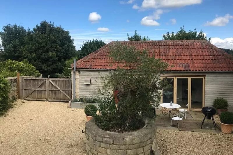 Artist's Studio in Edge in stunning countryside
