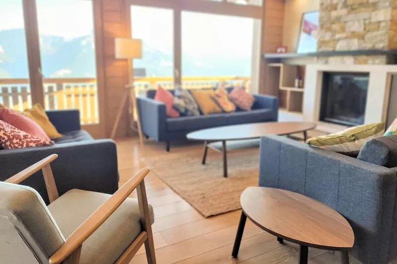 Stunning chalet with jaw-dropping views. Perfect January skiing conditions!