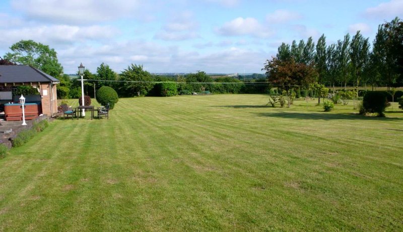 Treetops Cottages & Spa