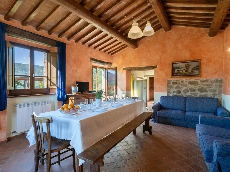 Stunning private villa for 12 guests with WIFI, private pool, TV, terrace, pets