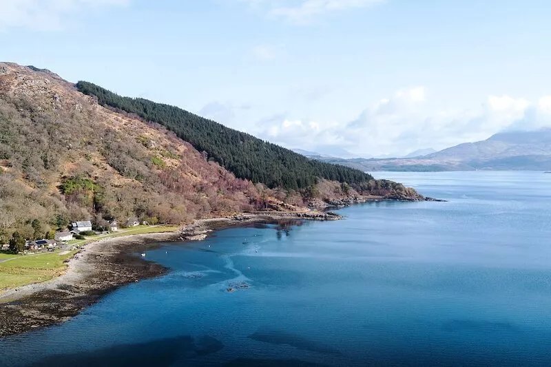 Sea Breeze, 4 Bedroom Detached loch side property
