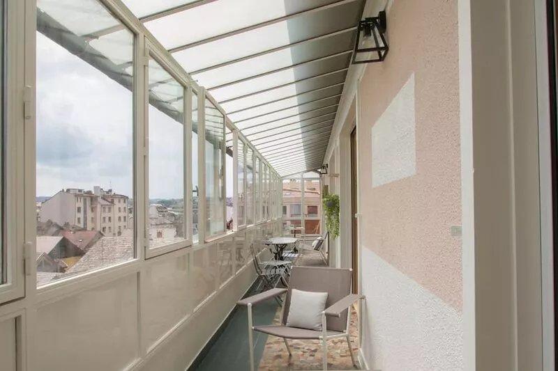 Large 5 rooms with garage in the city center