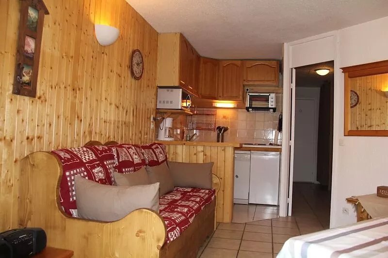 Central (White Rock), quiet, 32m2 for 4-6 people, well-equipped and renovated