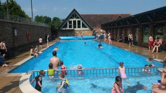 Eversholt Swimming Pool