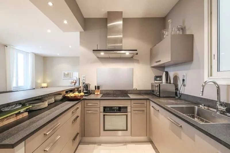 Spacious, quiet and sunny apartment close to Palais des Festivals and Croisette