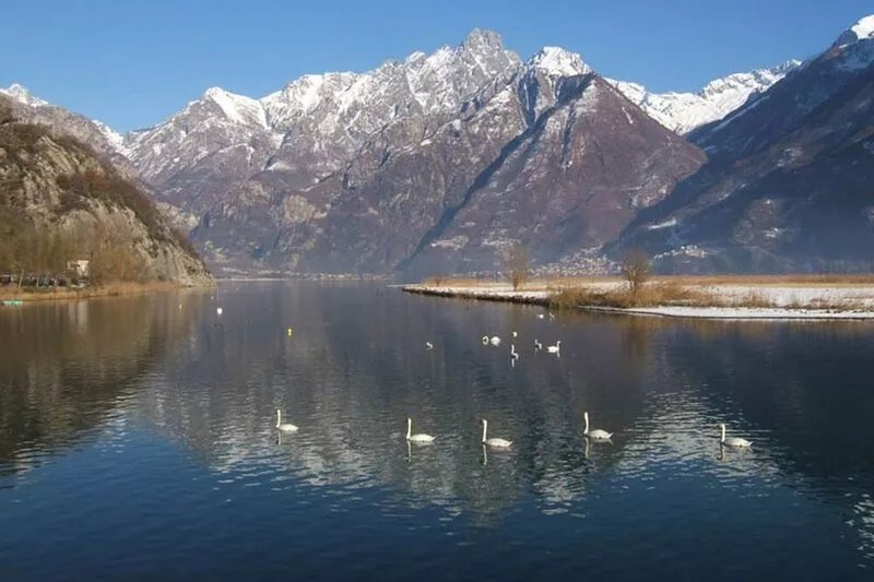 LARGE APARTMENT LAKE & MOUNTAIN VIEW