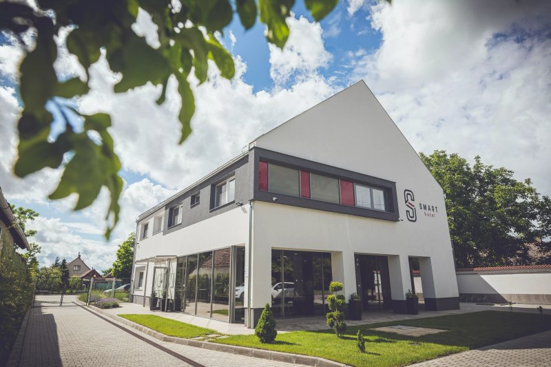 Smart Hotel Restaurant