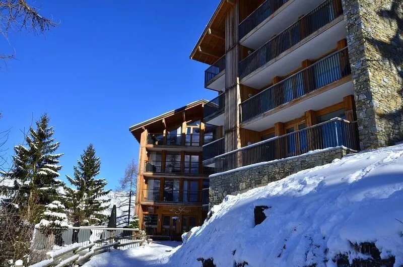Outstanding modern 1 bed apartment with breathtaking views to Mont Blanc