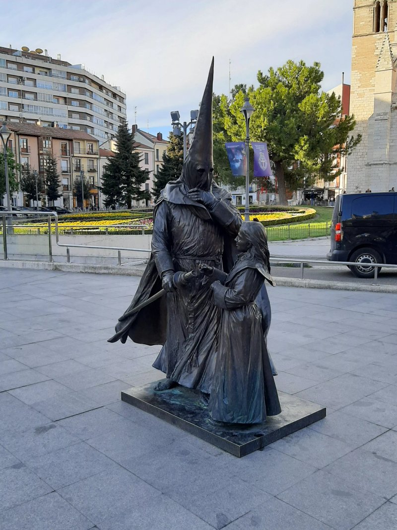 Estatua de Homenaje al Cofrade de Valladolid