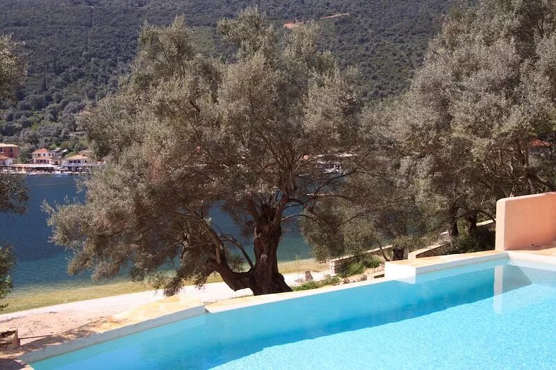 Villa Amoudia - Luxury Villa right on the beach with Private Pool