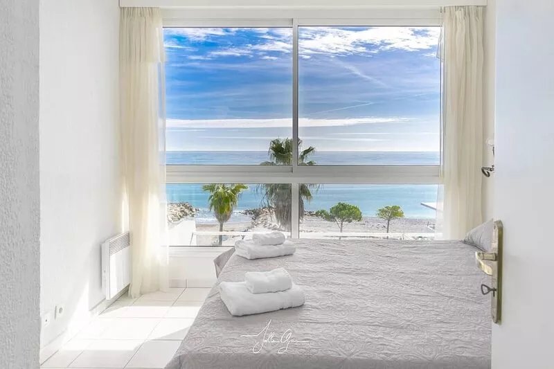 2 rooms on 2 floors - Top floor - Sea view - Garage - Terrace