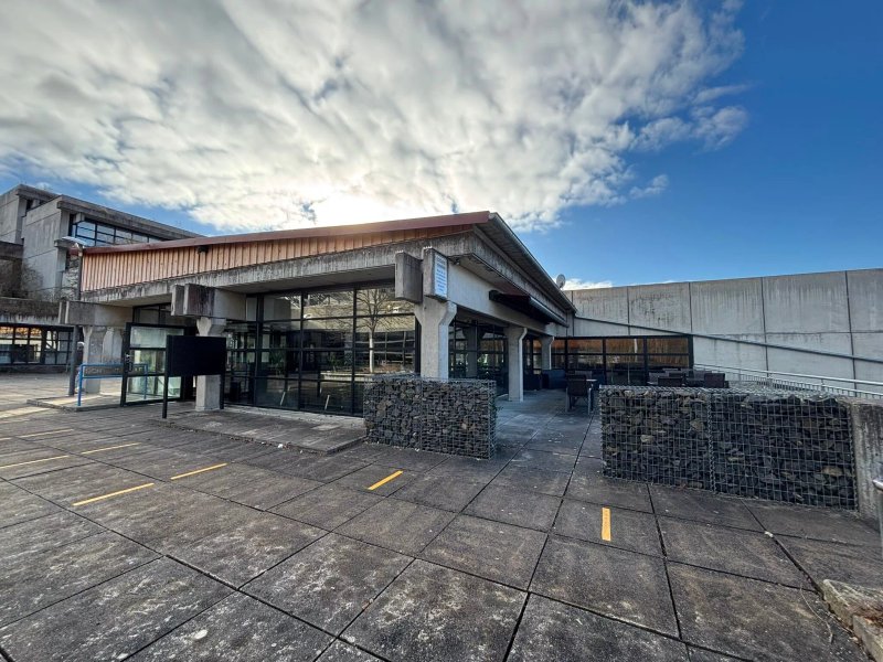 Uri's Bistro - Cafeteria