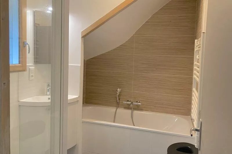 Large, bright home cinema villa, close to the beach and PenGuen golf course