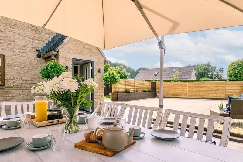 Incredible dog friendly holiday home in the Cotswolds with a hot tub