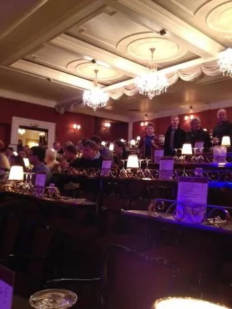 Variete im Hansa--Theater