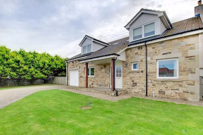Beach Plaice - Four Bedroom House, Sleeps 8