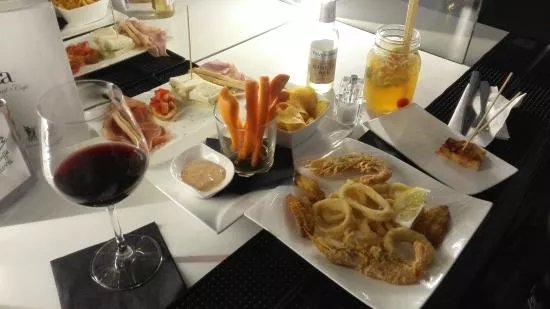 La Piazza Cocktail Caffe