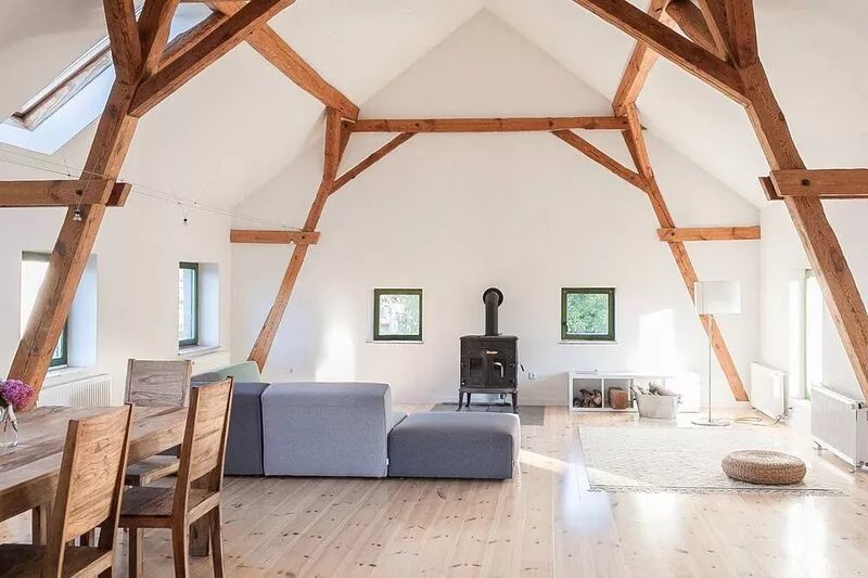 Enjoy nature in the countryside in a large cottage on the lake with beautiful