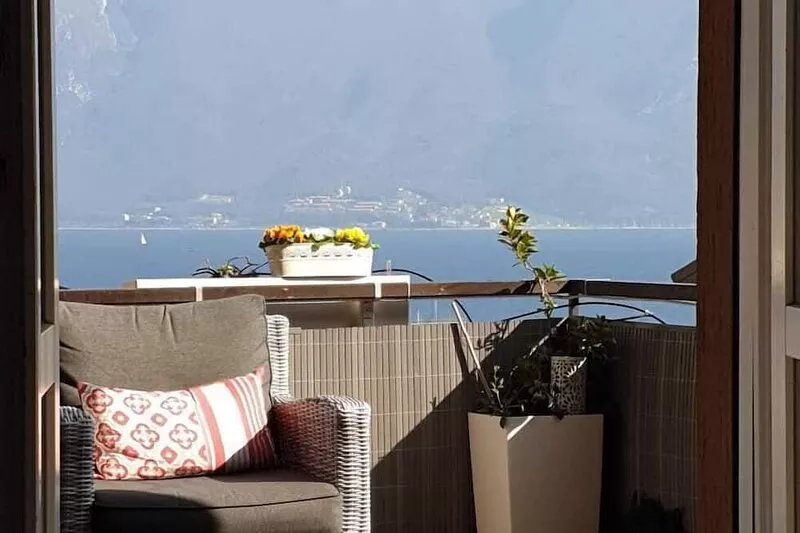 Luxury lake view apartment 130 sqm 3 bedrooms old town Limone