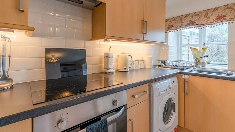 Forsythia Cottage - sleeps 3 guests  in 2 bedrooms