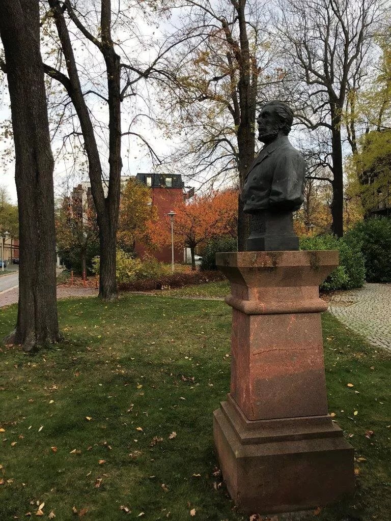 Dr. Samuel Schlobig Denkmal