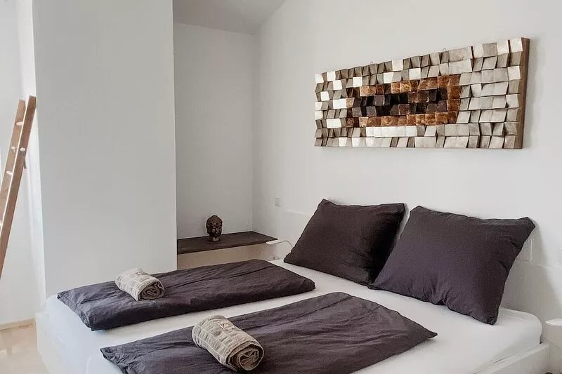 Penthouse apartment with lake view and lake access in quiet Velden