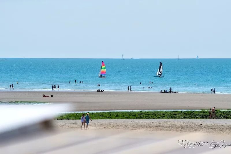 ATYPICAL GITE AT THE FRONT OF THE SEA