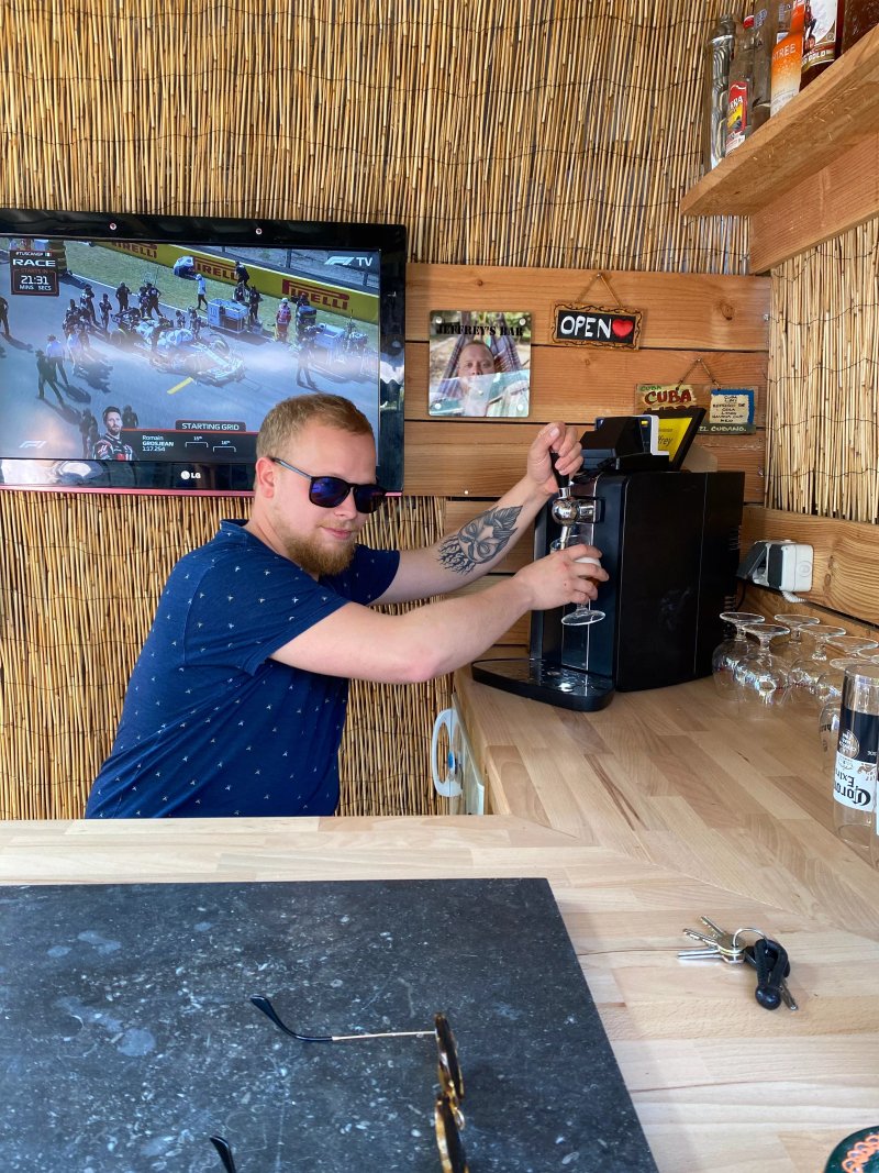 The Kunt Bar