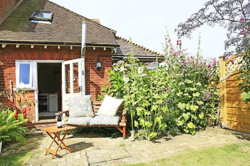 Hollyhocks - One Bedroom House, Sleeps 2