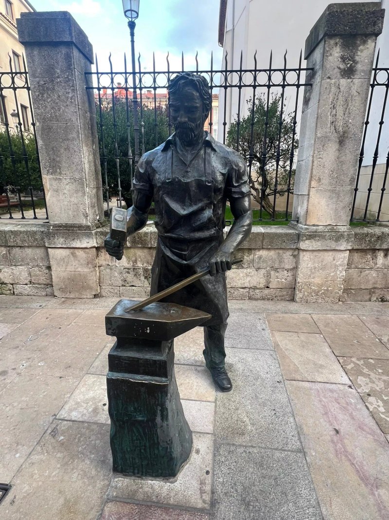 Estatua De Los Herreros
